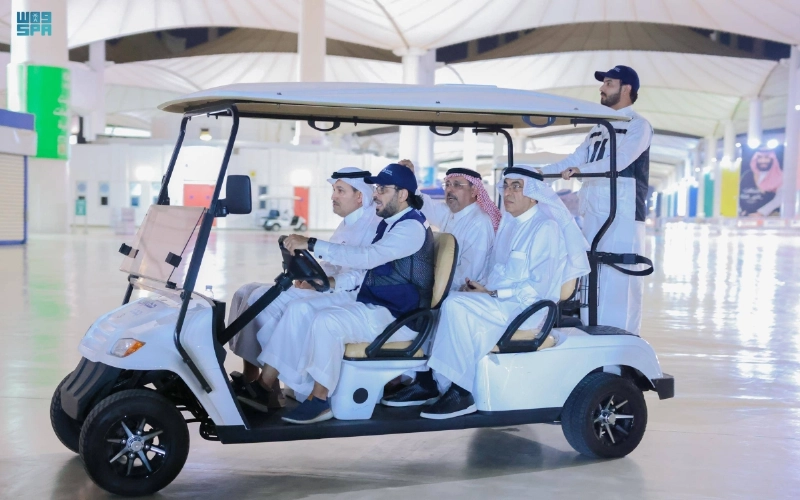 صالح الجاسر يتفقد مرافق المطار (مكة)