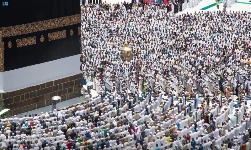أعداد كثيفة من المصلين بالمسجد الحرام (مكة)