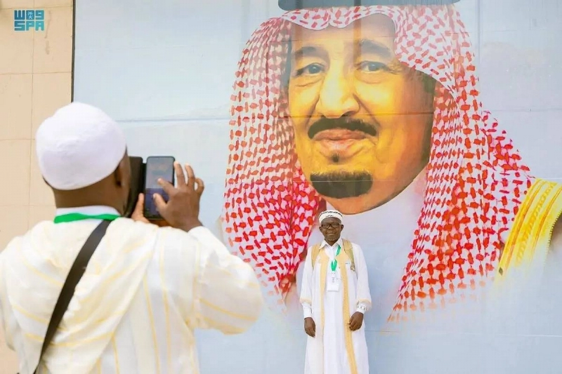 يلتقط صورة للقائد