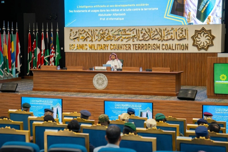 عبدالقادر الفنتوخ يلقي محاضرته (مكة)