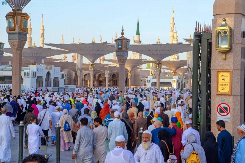 الحجاج في ساحات المسجد النبوي (مكة)