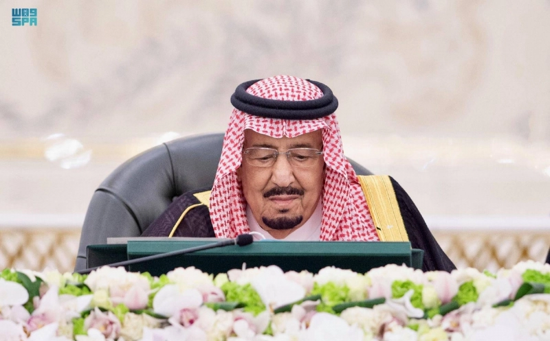 الملك سلمان مترئسا جلسة مجلس الوزراء أمس (واس)