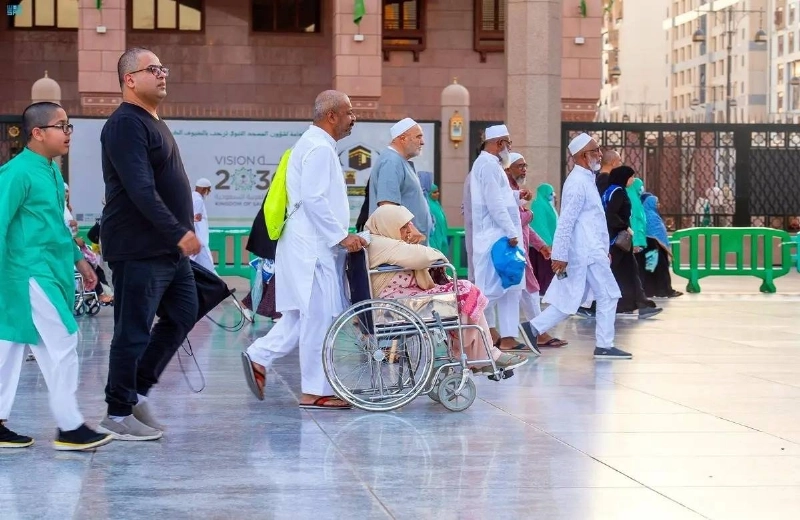 الحجاج في طريقهم للمسجد النبوي (مكة)