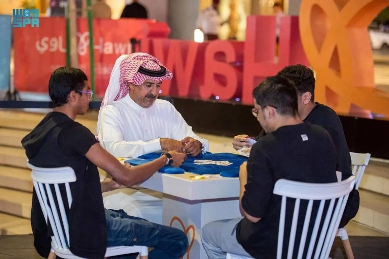عدد من زوار المعرض