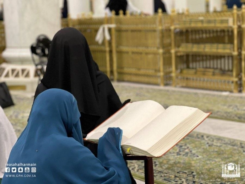 في المصلى الخاص بالكبيرات وذوات الاعاقة (مكة)