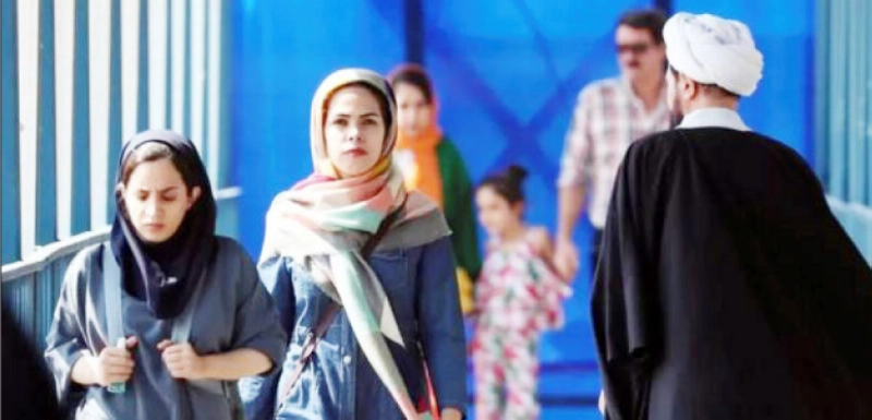 يرانيات في شوارع طهران (مكة)