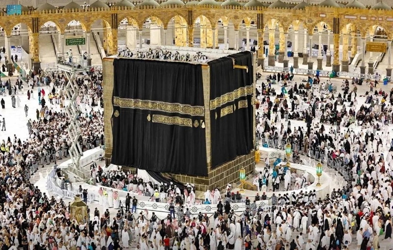 الكعبة المشرفة ترتدي ثوبها الجديد غدا