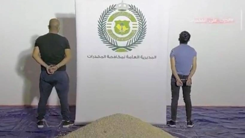 المهربان عقب القبض عليهما