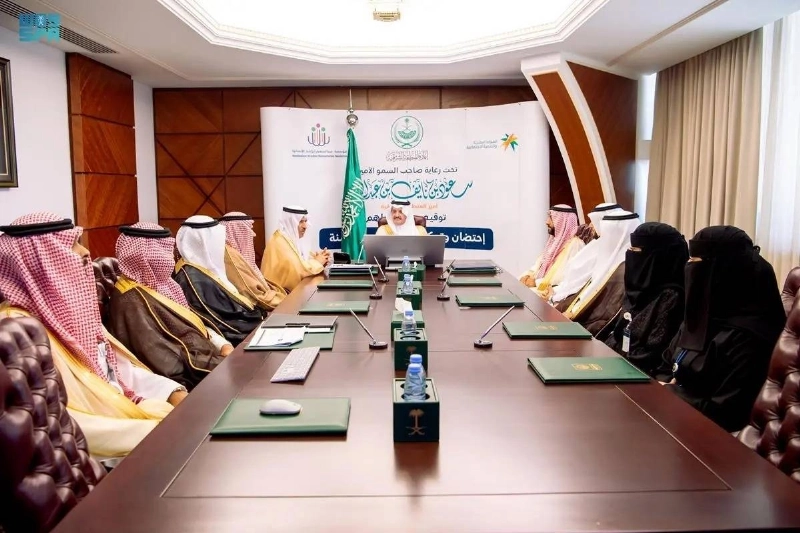سعود بن نايف خلال حضوره توقيع الاتفاقية (مكة)
