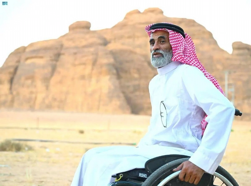 الكرسي المتحرك لم يعقه عن تحقيق حلمه (مكة)