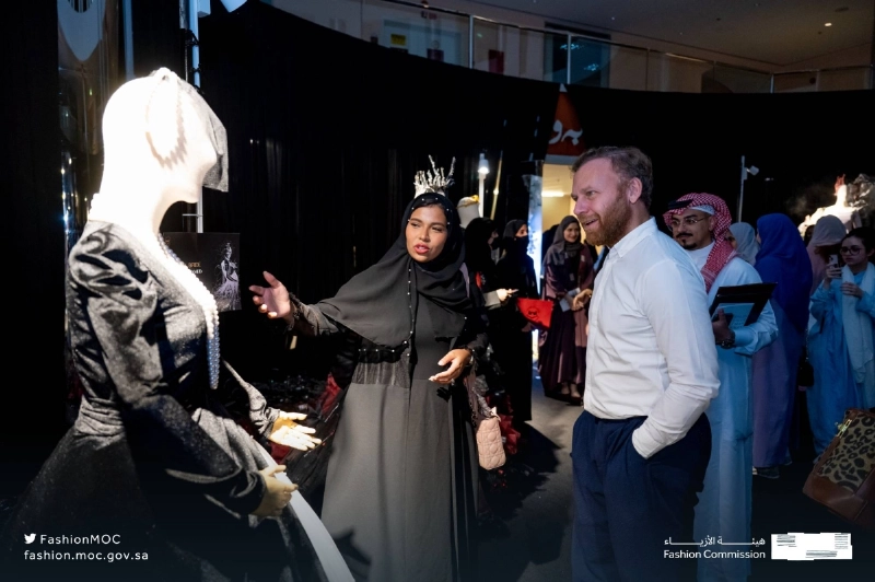 جانب من حفل متدربي الأزياء الاستعراضية (مكة)