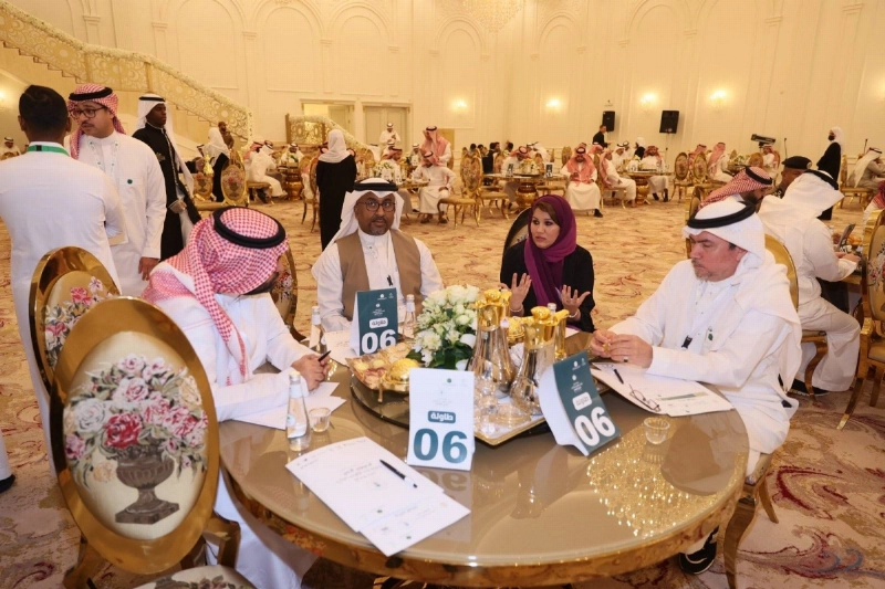 مشاركون في ورشة تطوير الخدمات (مكة)