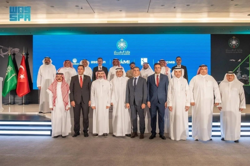صورة جماعية للجانبين السعودي والتركي (مكة)
