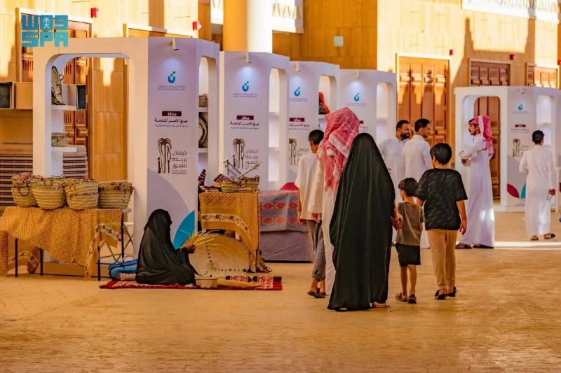 من أعمال الأسر المنتجة في الكرنفال (مكة)