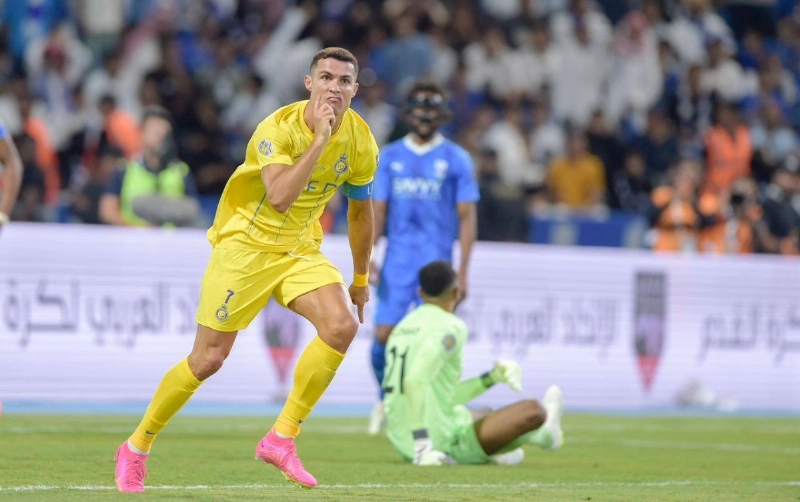 رونالدو يحتفل بهدفه في الهلال