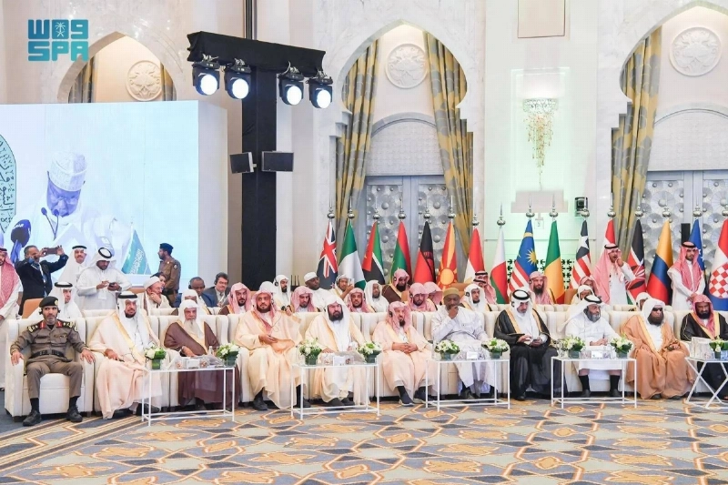 من جلسات انطلاق المؤتمر (مكة)