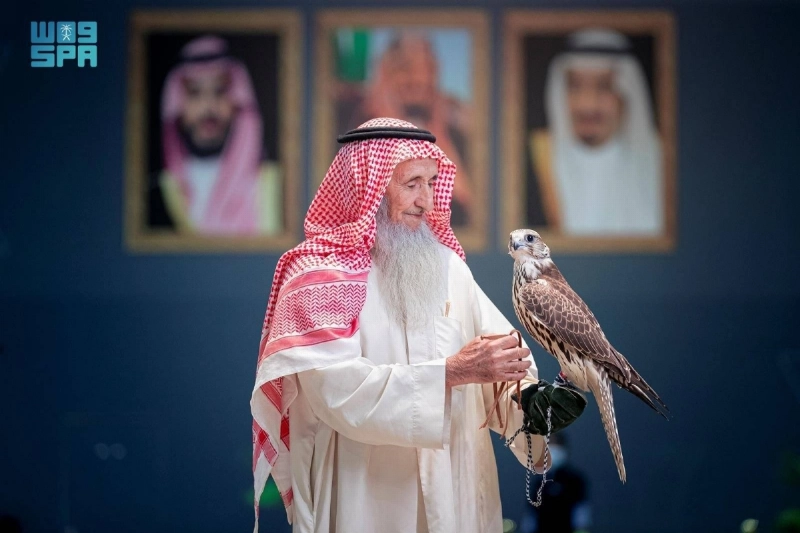 أحد الصقور المعروضة (مكة)