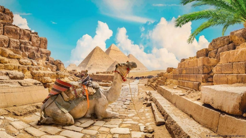الاهرامات احدى العجائب القديمة الباقية