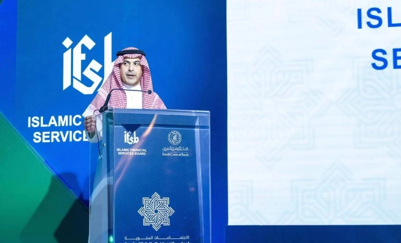 السياري متحدثا في الاجتماع