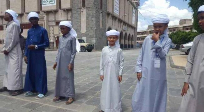 أطفال مهاجرين يجري تجنيدهم (مكة)