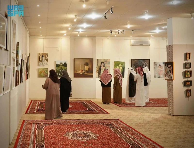 أحد المعارض الفنية بالباحة (مكة)