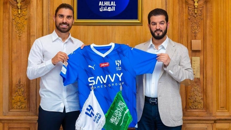 روبن نيفيز بعد توقيعه للهلال