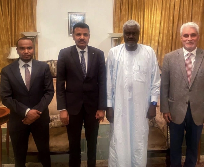 اللقاء الذي فجر الأزمة بين الاتحاد الافريقي ومندوب حميدتي (مكة)