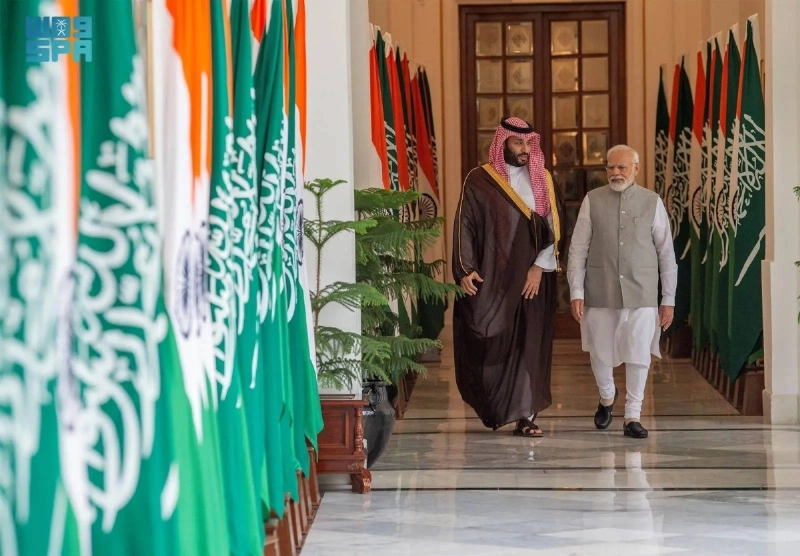 الأمير محمد بن سلمان خلال لقائه ناريندرا مودي في قصر حيدر أباد (واس)