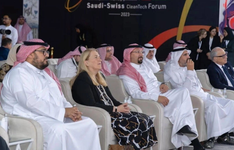 الإبراهيم ونظيرته السويسرية خلال المنتدى