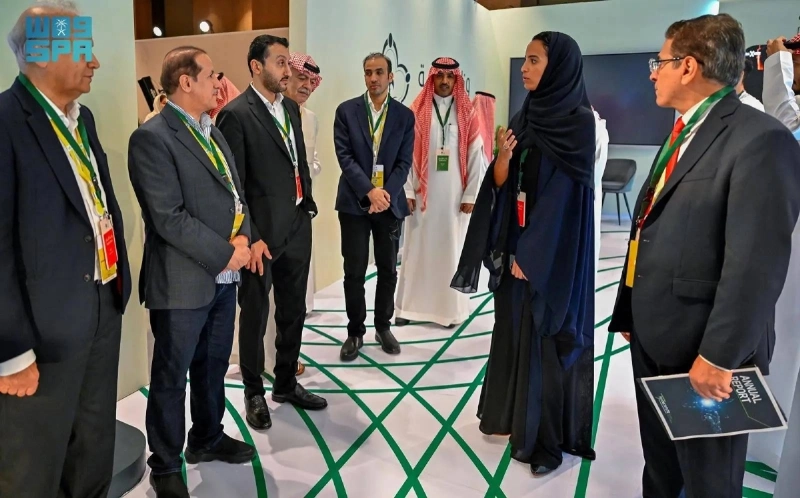 الوفد الإعلامي خلال زيارته الواحة (مكة)