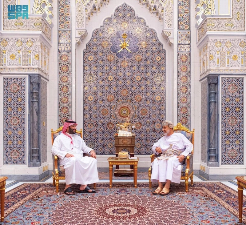 الأمير محمد بن سلمان خلال لقائه هيثم بن طارق