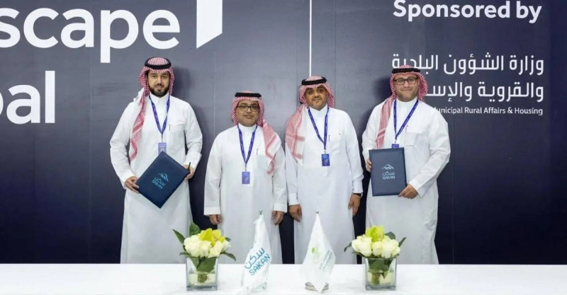 على هامش التوقيع
