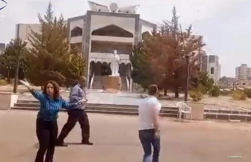 بعض المتظاهرين في السويداء (مكة)