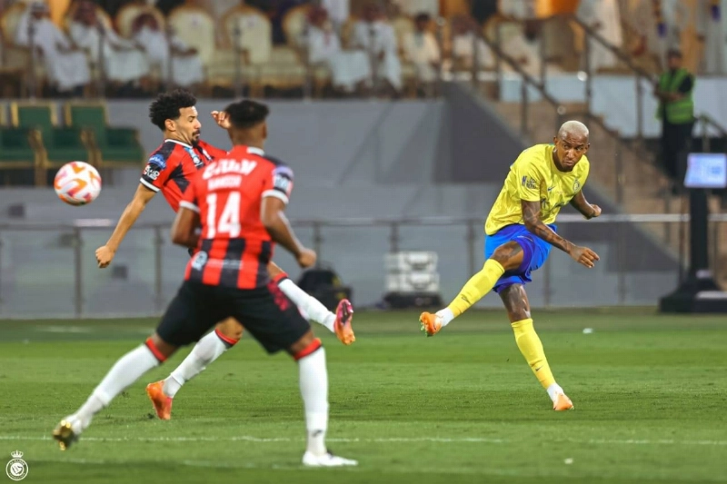 لاعبو الاتفاق يحتفلون بالفوز على أبها