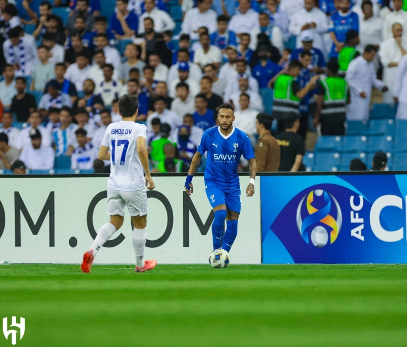 نيمار خلال مباراة الهلال أمام نافباهور