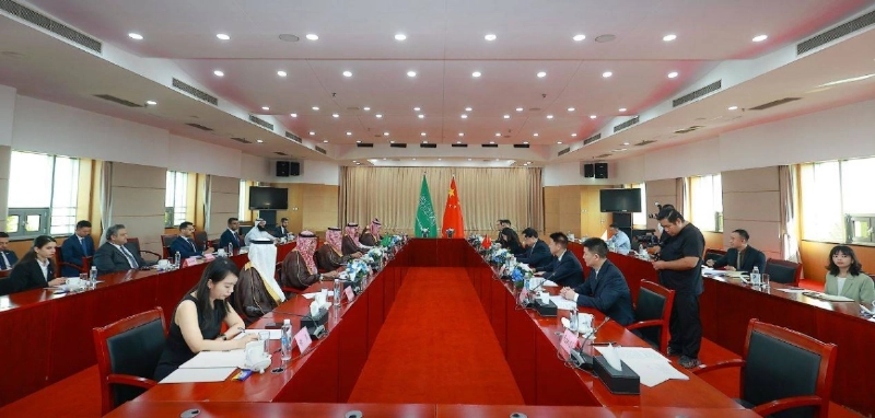 الخريف خلال الاجتماع مع وزير الموارد الصيني