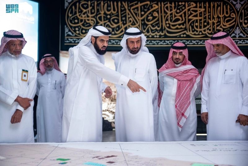 الربيعة يتابع عرض احد مشاريع اثراء تجربة الحاج و المعتمر (مكة)