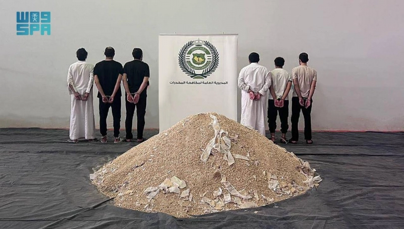المقبوض عليهم مع كمية المخدرات (مكة)