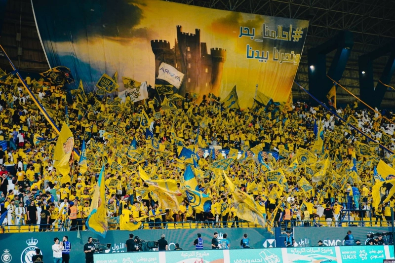 جماهير النصر في الأول بارك
