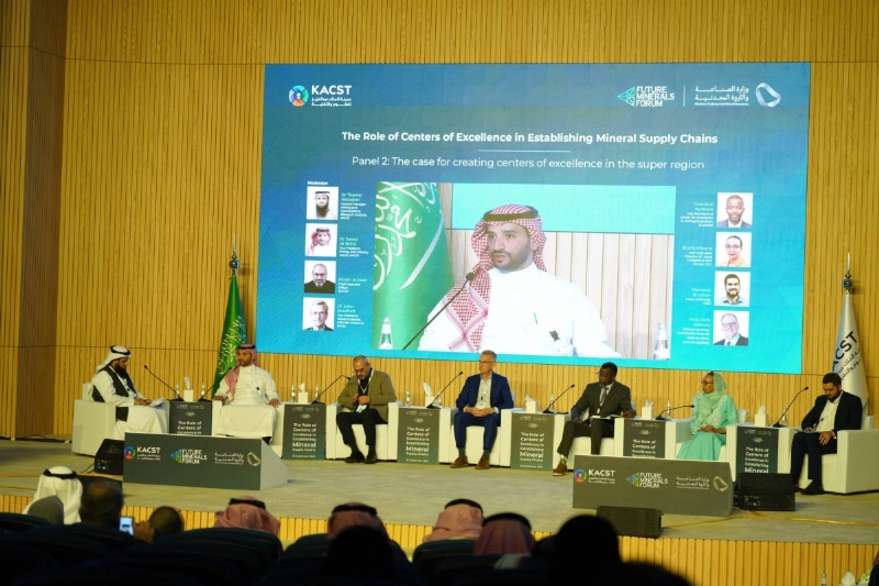 المتحدثون في اللقاء