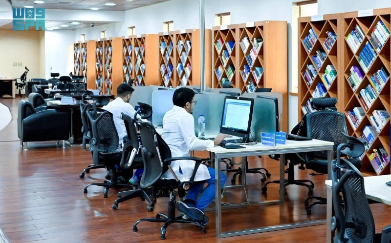 طلاب بالمركز الجامعي لطب وأبحاث النوم (مكة)