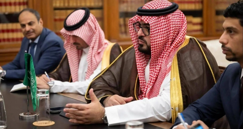 الوزير خلال اللقاء