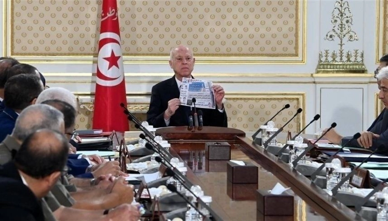 الرئيس التونسي خلال اجتماع الحكومة (مكة)