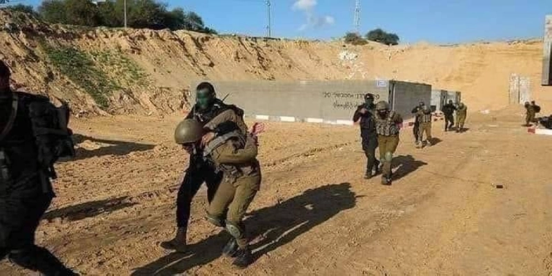 جنود إسرائيليون جرى أسرهم في عملية طوفان الأقصى (مكة)