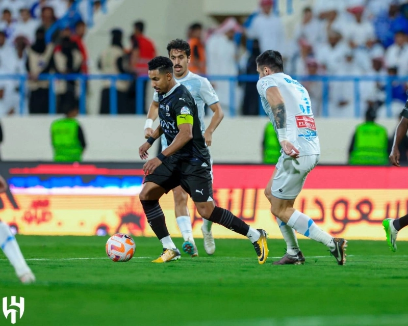 سالم الدوسري خلال مباراة الهلال والأخدود