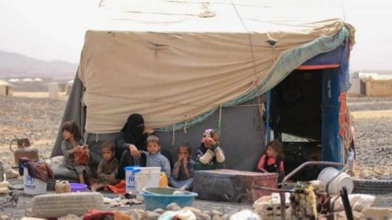 أسرة يمنية نازحة تعيش في العراء (مكة)