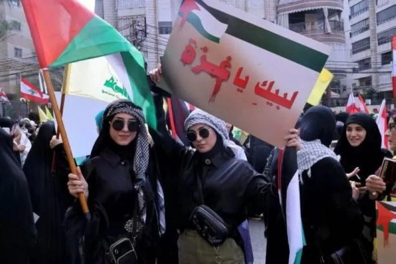 لبنانيات تتظاهر تضامنا مع غزة (مكة)