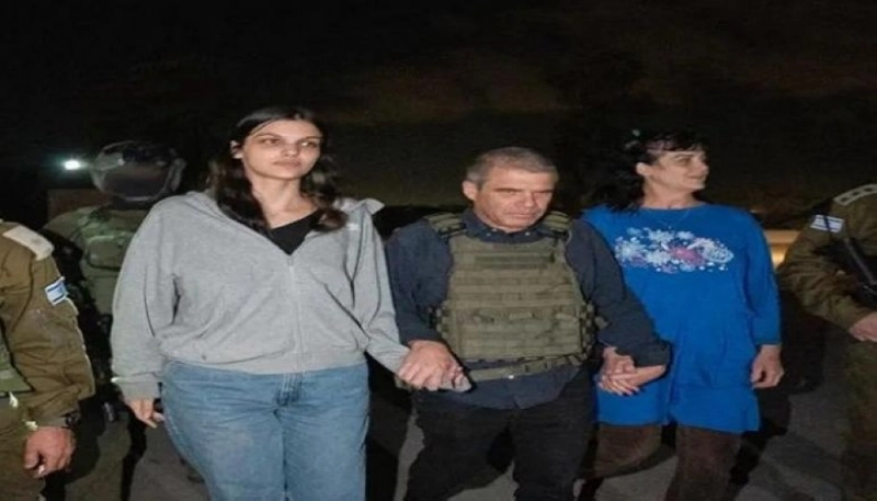الأسيرة جوديث رعنان وابنتها ناتالي لدى الإفراج عنهما (مكة)