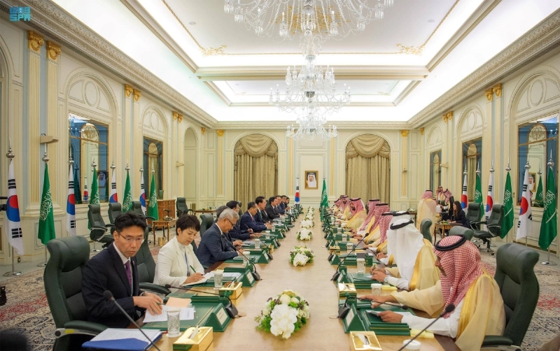 الجانبان السعودي والكوري خلال توقيع الاتفاقيات