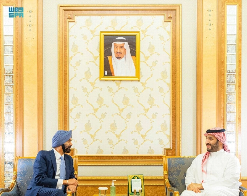 الأمير محمد بن سلمان خلال استقباله وليام روتو (مكة)